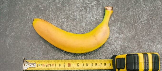 Örnek olarak muz kullanarak penis ölçümü